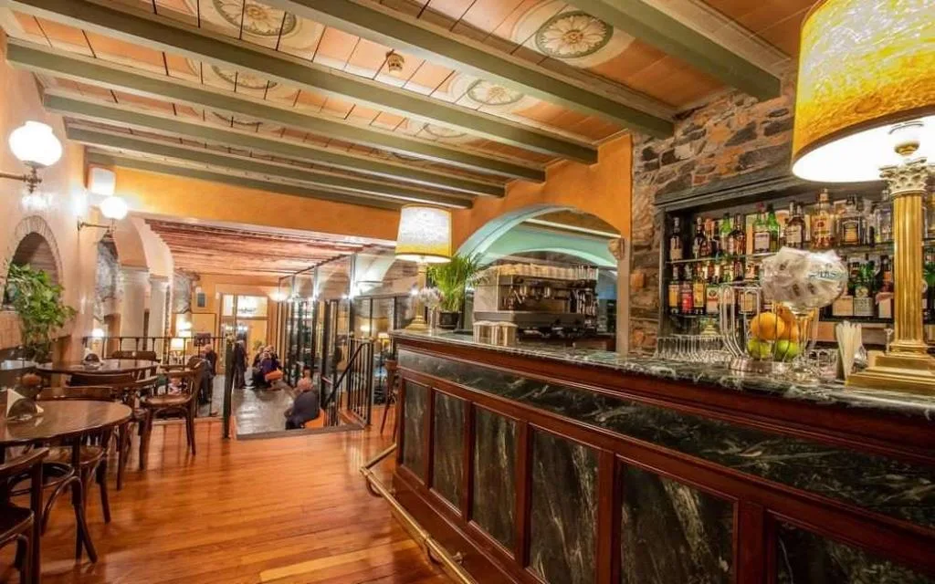 Bar