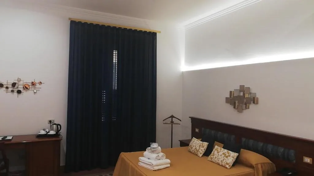 HOTEL TONIC