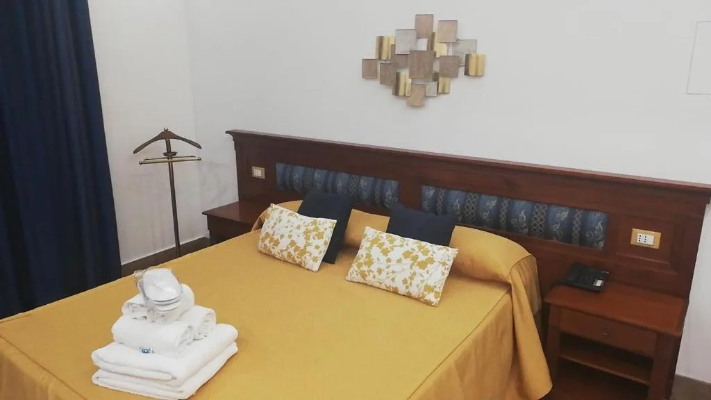 HOTEL TONIC