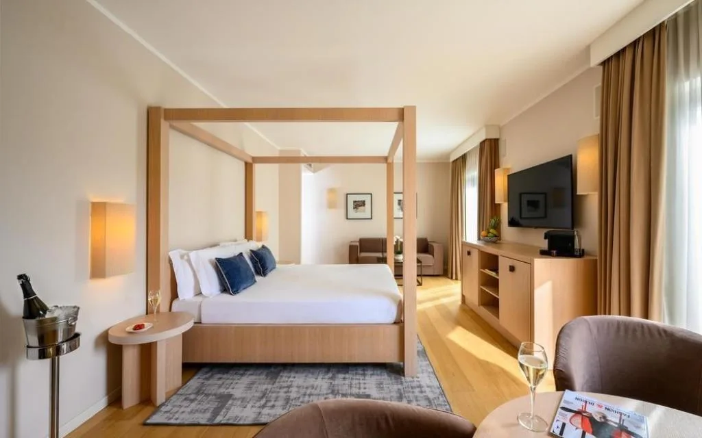 Camera Spa Suite