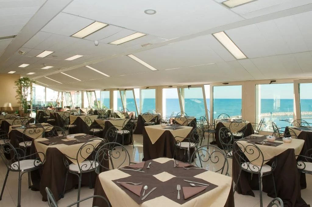 HOTEL BORGO MARINA