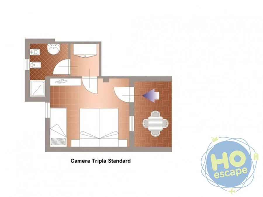 Planimetria Camera Tripla Standard con bagno, zona letto e angolo soggiorno
