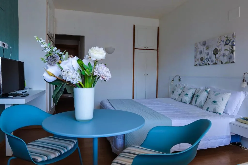 MARBELA APARTMENTS & SUITES